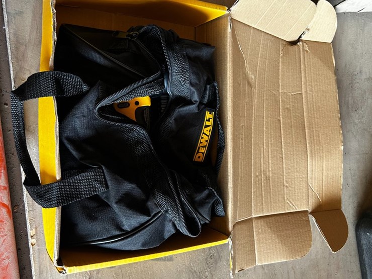 #39138-•-dewalt-drill-kit-image-2