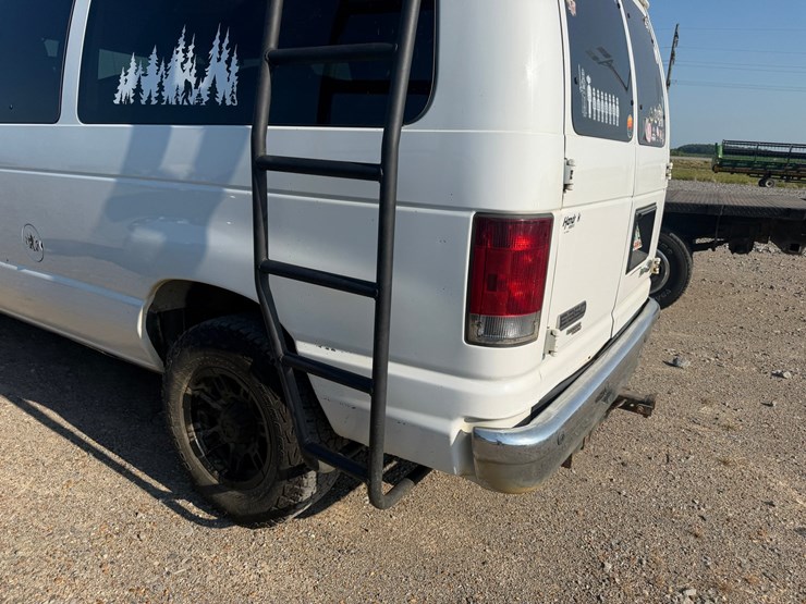 2013-ford-e350-image-21