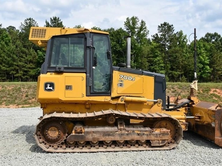 2008-deere-700j-xlt-image-32