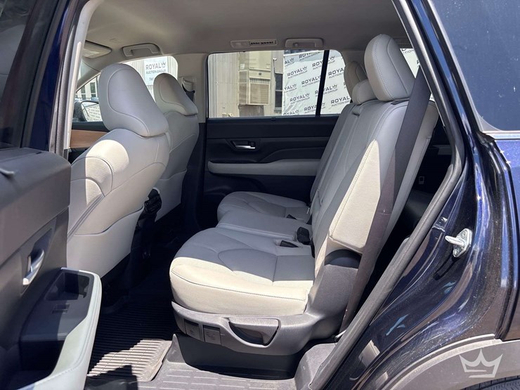 2024-toyota-highlander-image-24