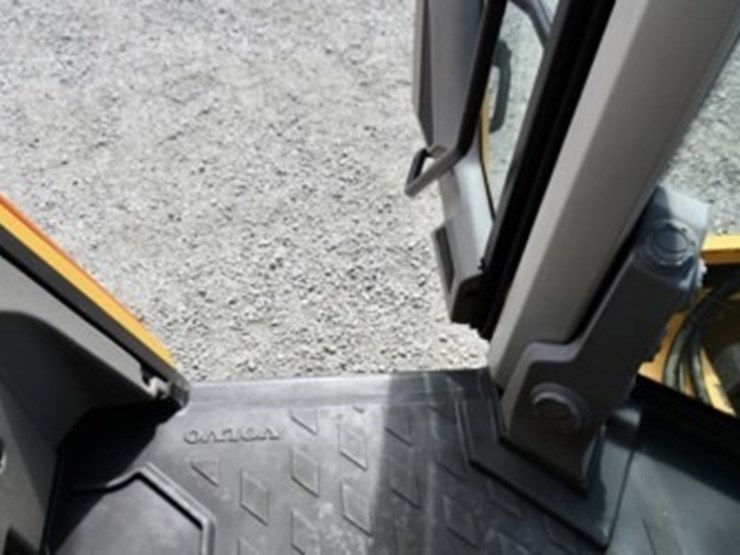 2019-volvo-sd115b-image-10