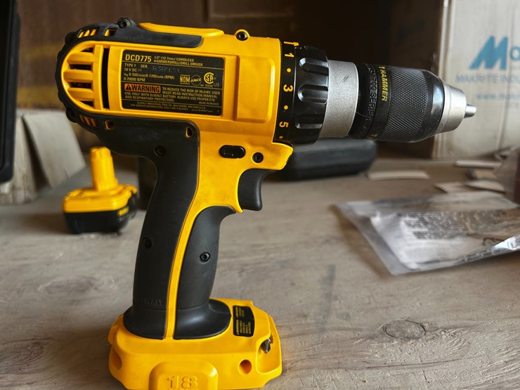 #39134-•-dewalt-cordless-hammer-drill/driver-kit-image-8