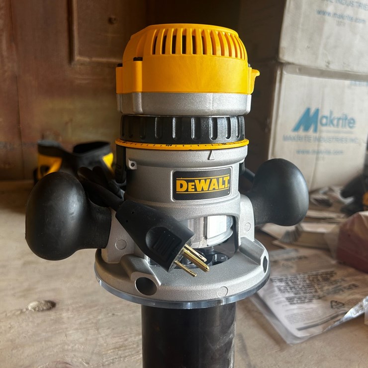 #39131 • DEWALT ROUTER