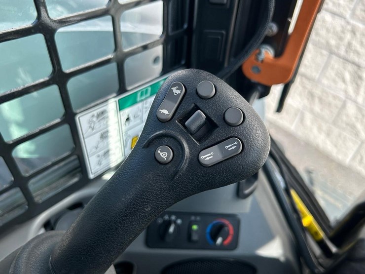 2024-bobcat-s650v2-skid-steer-loader-image-27