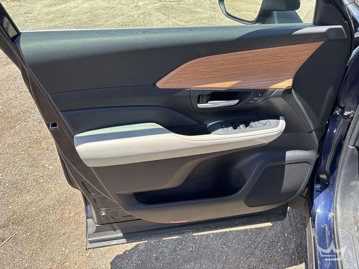 2024-toyota-highlander-image-5