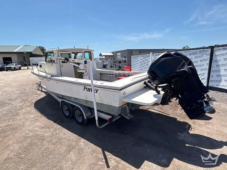 2001-26ft-parker-2520-boat-w/liftmoore-206-2,000lbs-crane-w/-27ft-continental-t/a-boat-trailer-image-4