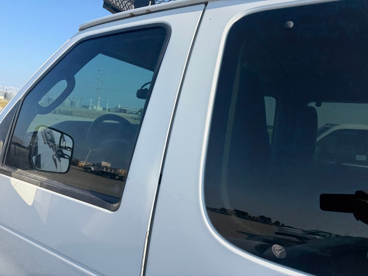 2013-ford-e350-image-28