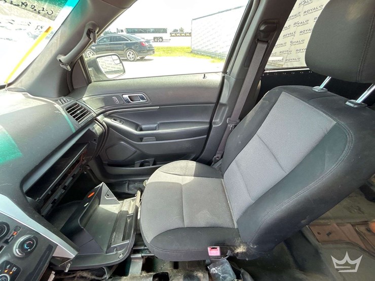 2013-ford-explorer-image-19