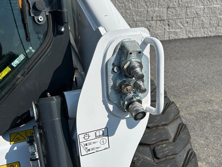 2024-bobcat-s650v2-skid-steer-loader-image-12
