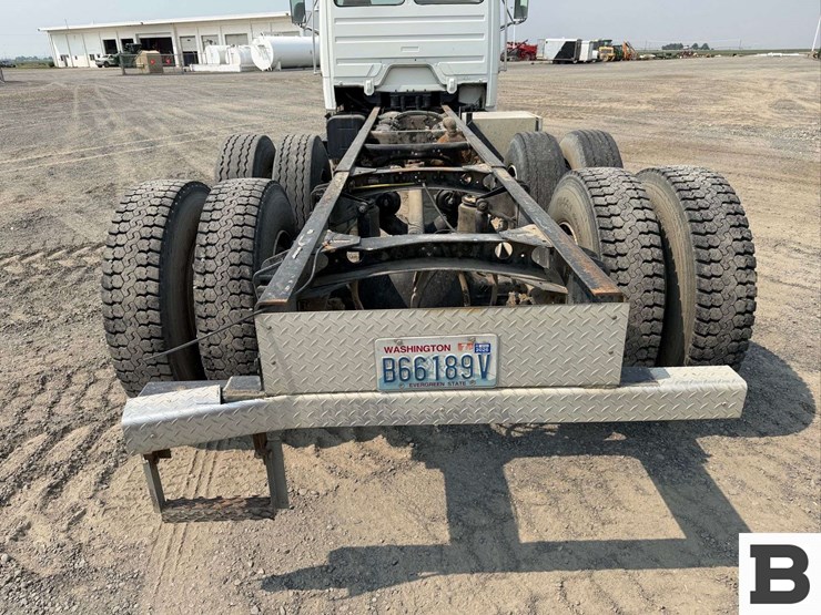 1992-freightliner-fl70-image-18