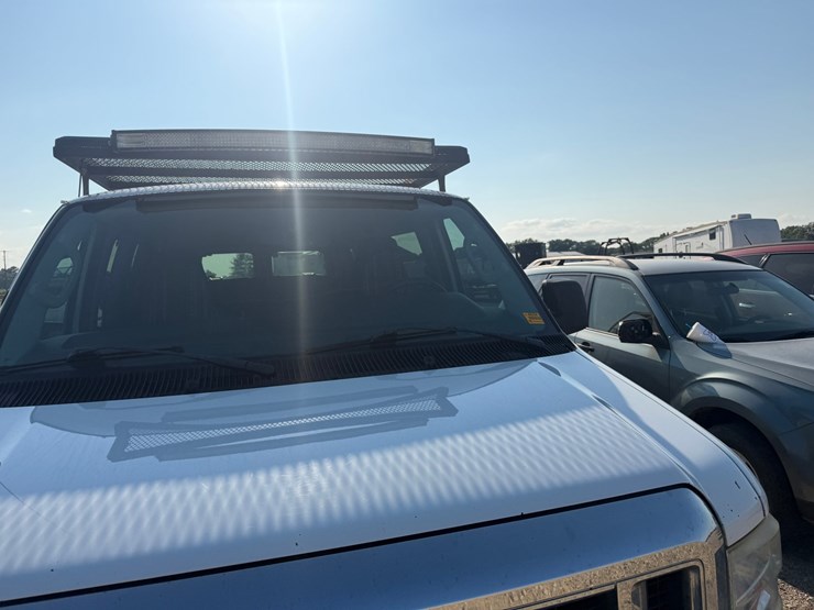 2013-ford-e350-image-39