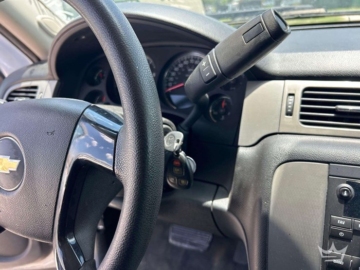 2014-chevrolet-tahoe-image-13
