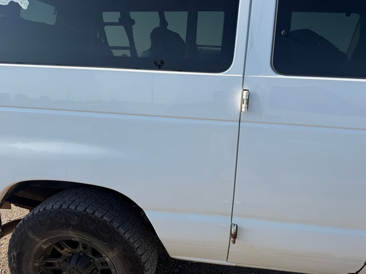 2013-ford-e350-image-49
