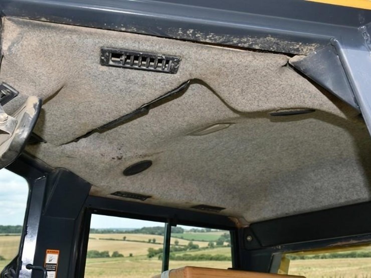 2008-deere-700j-xlt-image-24