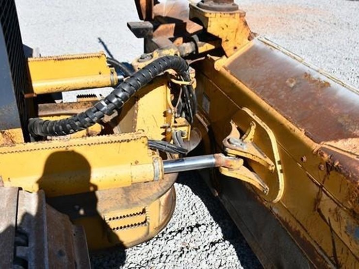 2008-deere-700j-xlt-image-12