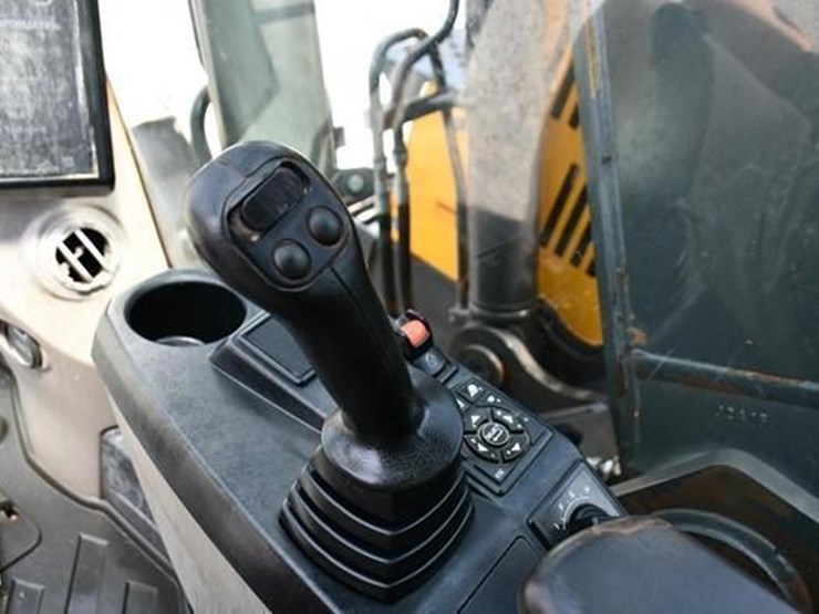 2021-volvo-ecr145el-image-24