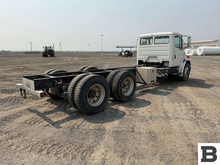 1992-freightliner-fl70-image-6