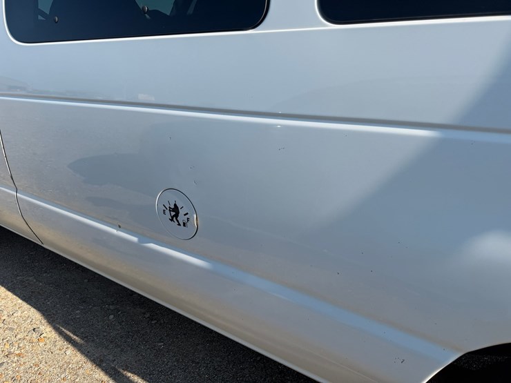 2013-ford-e350-image-24