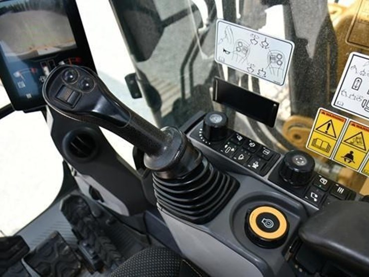 2019-caterpillar-336-image-17