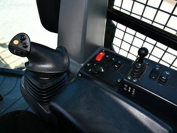 2020-caterpillar-d3k2-xl-image-20