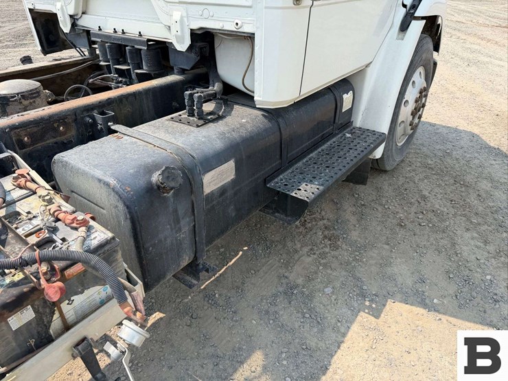 1992-freightliner-fl70-image-28