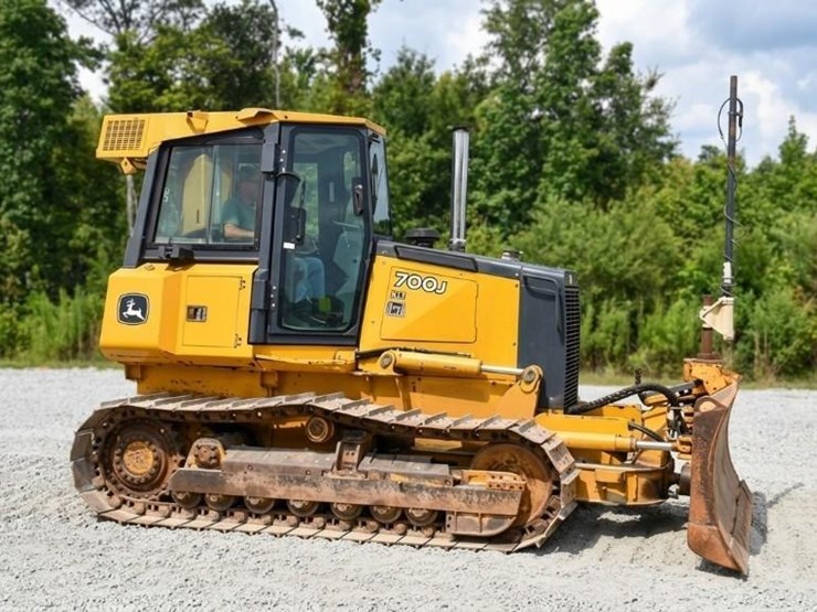 2008-deere-700j-xlt-image-36
