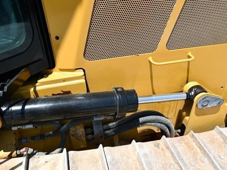2020-caterpillar-d3k2-xl-image-38