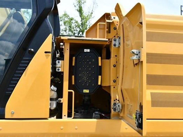 2019-caterpillar-336-image-8