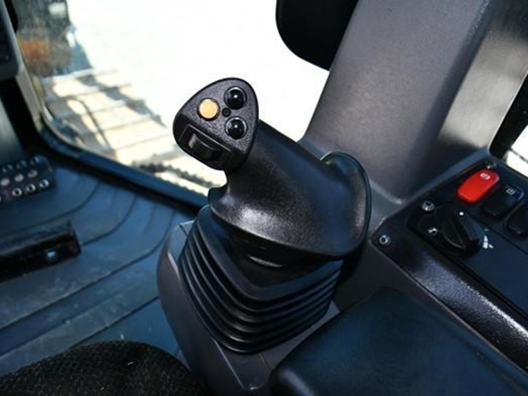 2020-caterpillar-d3k2-xl-image-26
