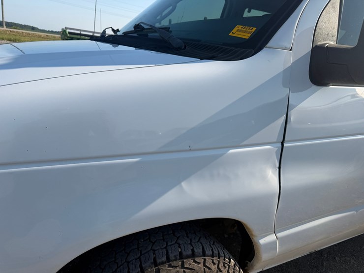 2013-ford-e350-image-36