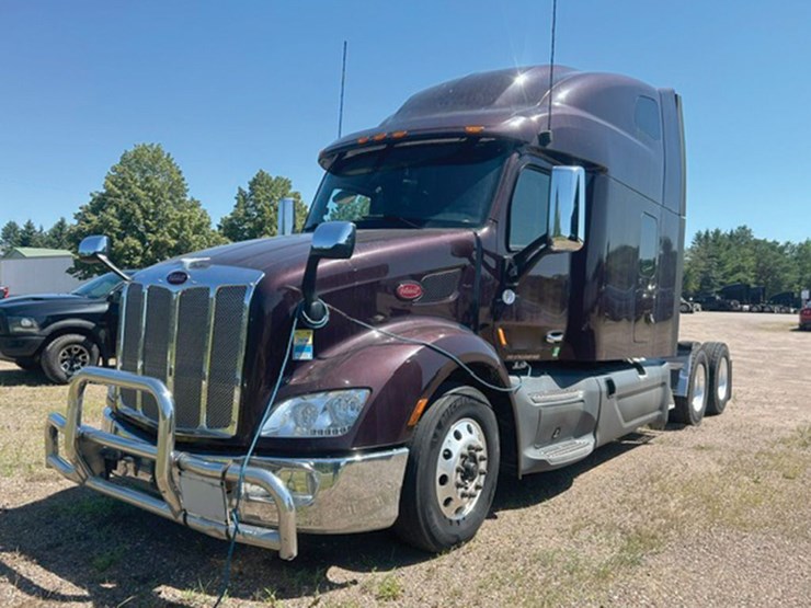 2019-peterbilt-579-image-1