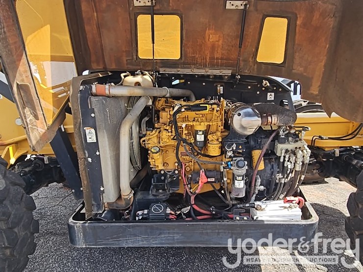 2015-caterpillar-tl943c-image-33