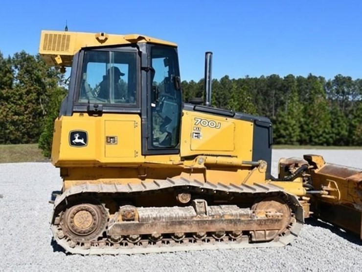 2008-deere-700j-xlt-image-8
