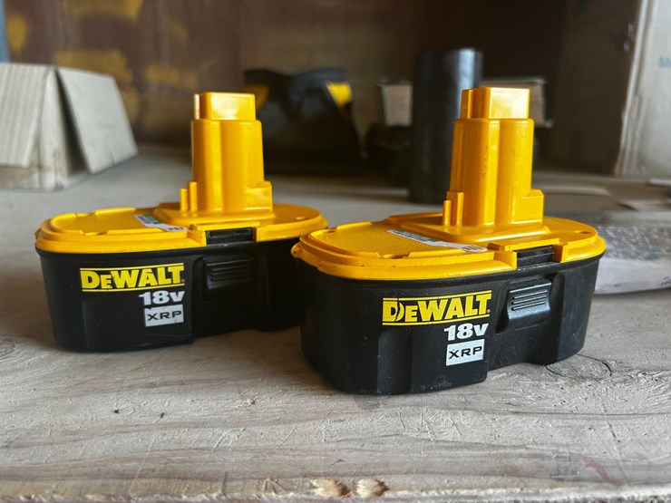 #39130-•-dewalt-18volt-compact-drill-with-driver-kit-image-3