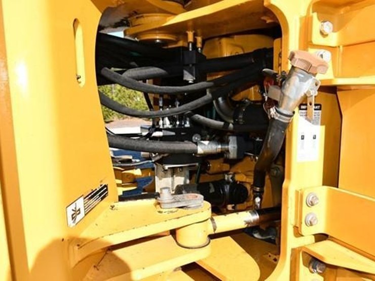 2017-deere-644k-image-15