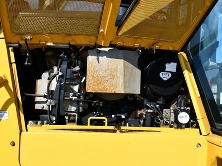 2019-komatsu-d65wx-18-image-16