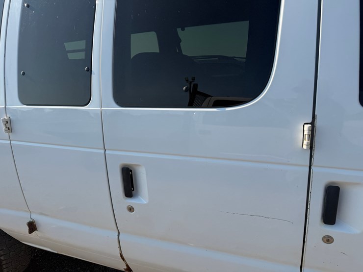 2013-ford-e350-image-47