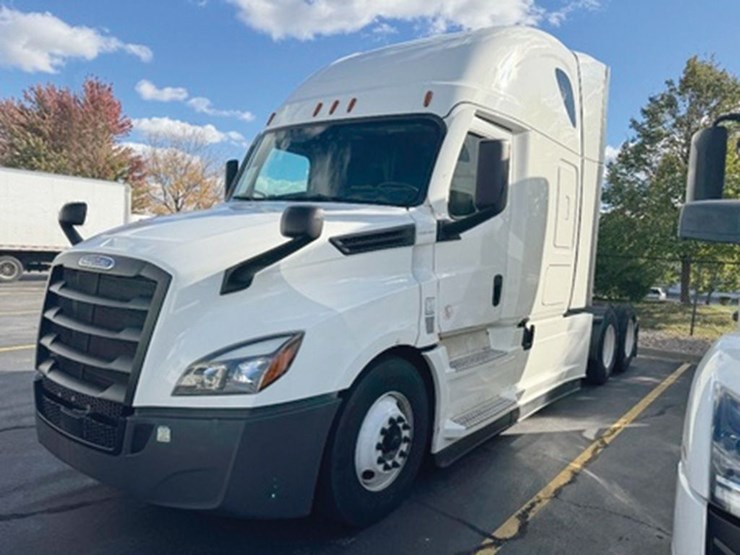 2022-freightliner-cascadia-126-image-1