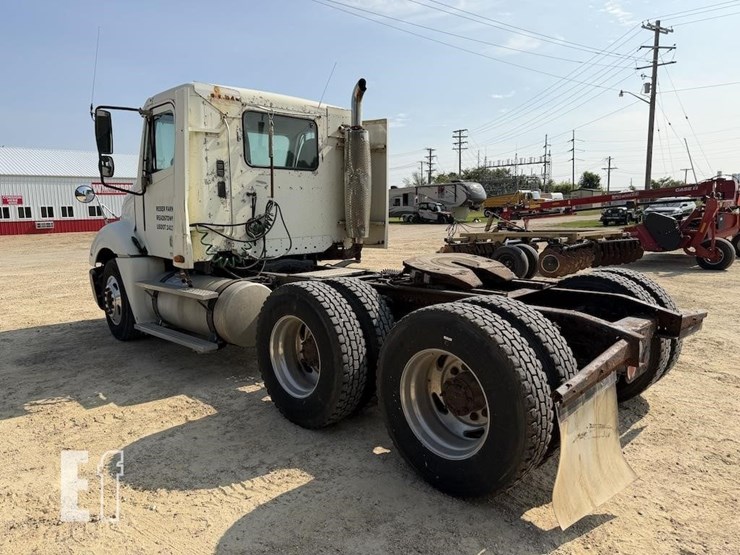 2003-freightliner-columbia-120-image-4