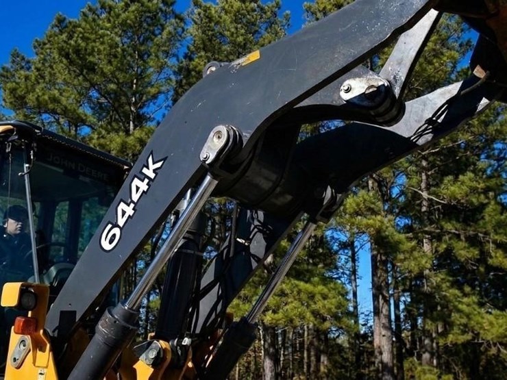 2017-deere-644k-image-36