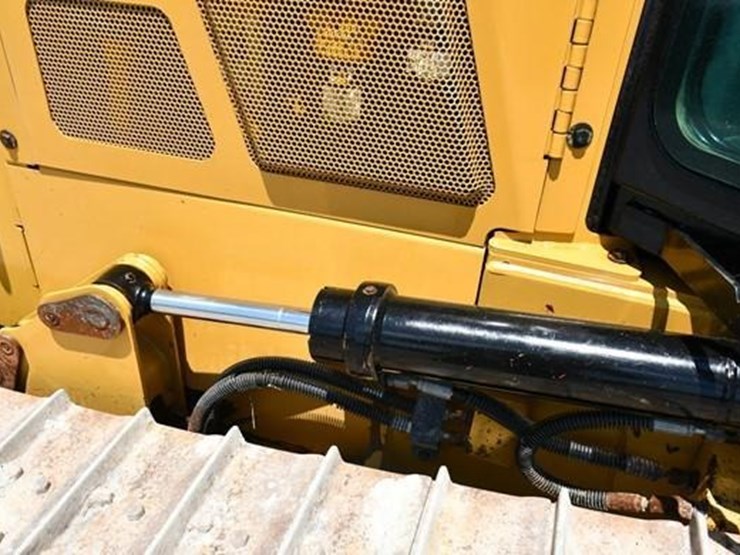 2020-caterpillar-d3k2-xl-image-11