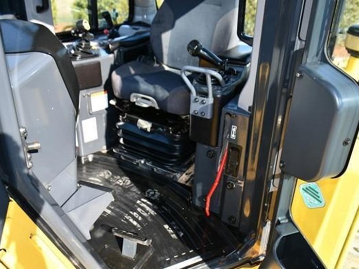2019-komatsu-d65wx-18-image-21