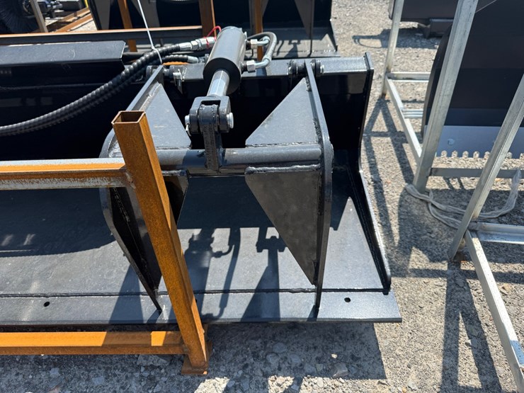 #2064-•-unused-pg772-skid-steer-plate-grabber-cpbzmq2604070-inv#48879-image-12