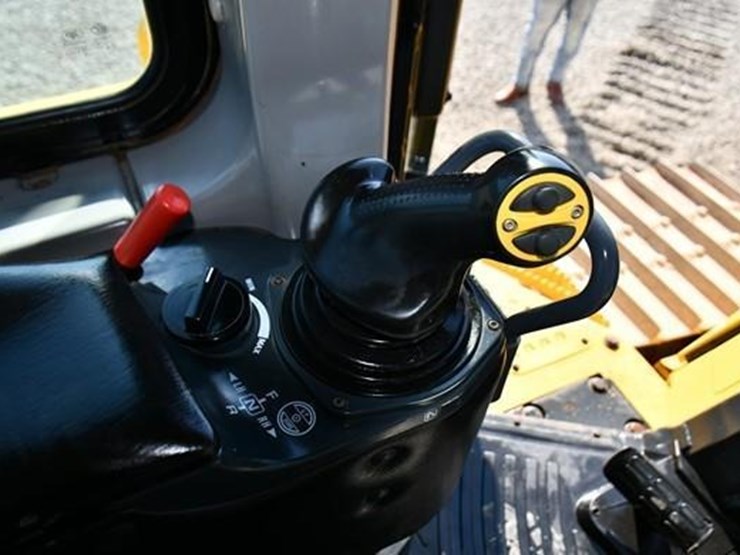 2019-komatsu-d65wx-18-image-25
