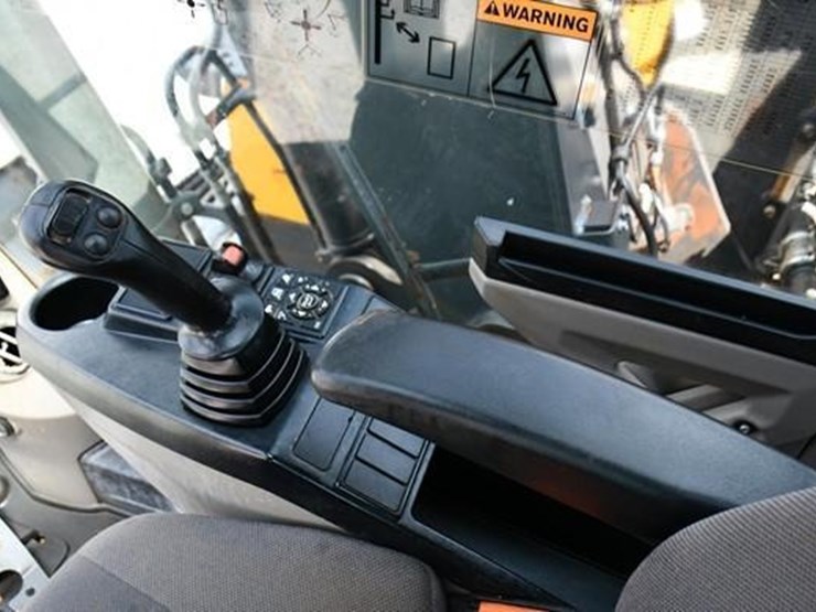 2021-volvo-ecr145el-image-21