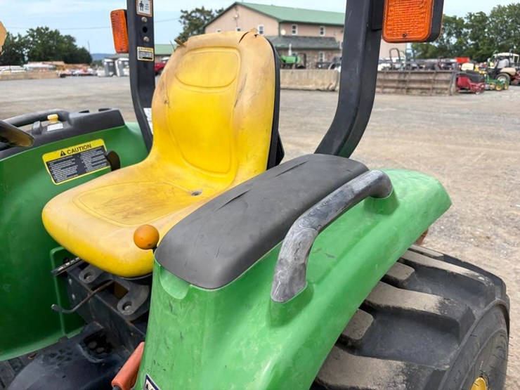 john-deere-3038e-image-2