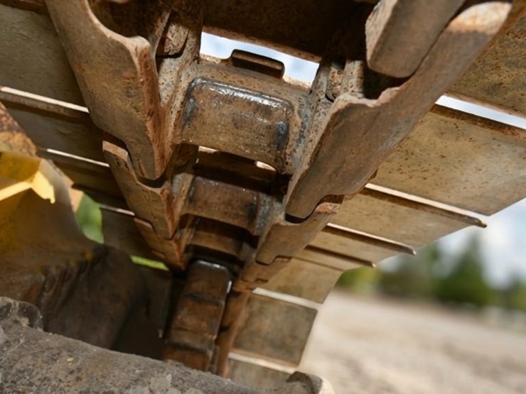 2008-deere-700j-xlt-image-18