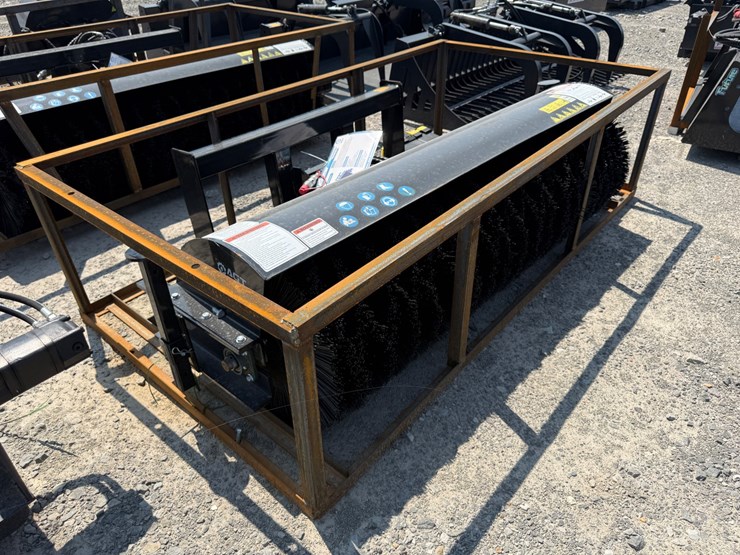 #2071-•-unused-mower-king-ssab72-skid-steer-angle-broom-ssab7226052302h-inv#51833-image-4