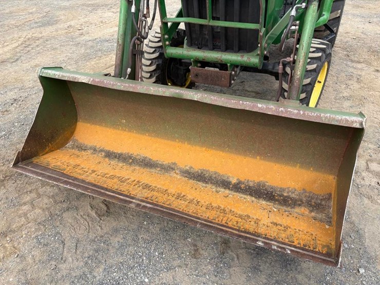 john-deere-3038e-image-8
