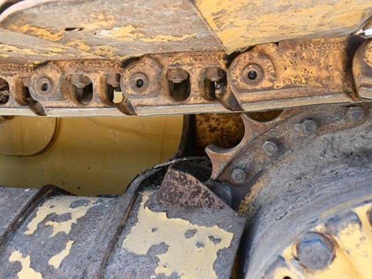 2016-caterpillar-d5k2-lgp-image-11
